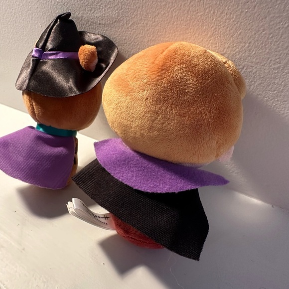 2 of your fave guys, fresh from the Mystery Machine as Hallmark itty bitty’s 💜 - Picture 6 of 6